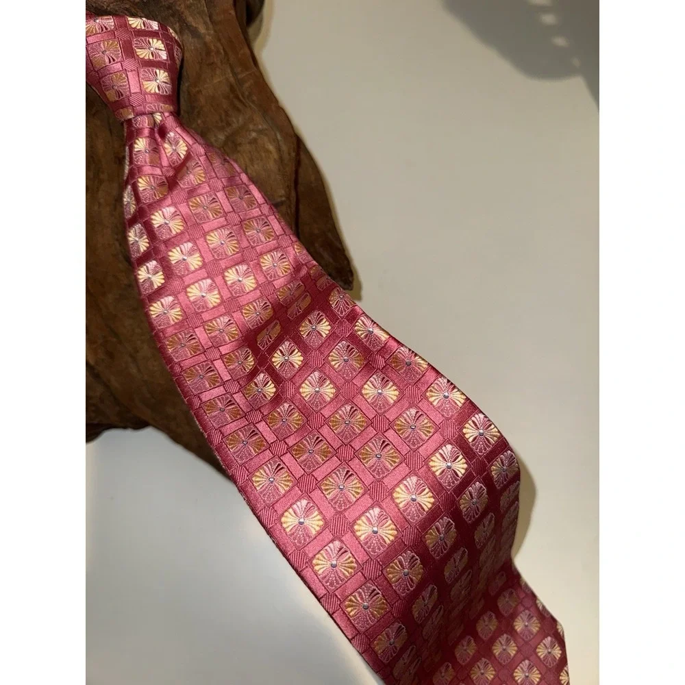 Ermenegildo Zegna Geometric Pattern Fuchsia/Dark Pink Silk Tie Made in Italy